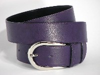 Lady belts - Classic Lady belts - 99911468 / 40, nikelj Klasični ženski usnjeni pasovi so sestavljeni iz dveh plasti. Ženski usnjeni pasovi so izdelani iz govejega usnja, serija 040000. Usnjeni pasovi izvedbe premium so  podloženi s pravim usnjem, v izvedbi klasik so ženski pasovi podloženi s plastjo iz recikliranega usnja.